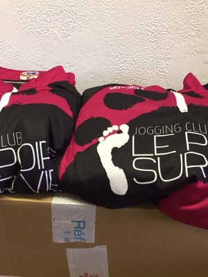 Le Jogging Club Poiré sur vie Equipé avec le Maillot Running Compet 1/4 Zip sublimé